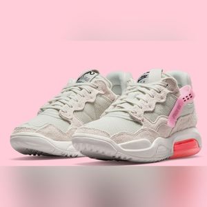 Jordans Ma2 Size 10 men's 11.5 wmns